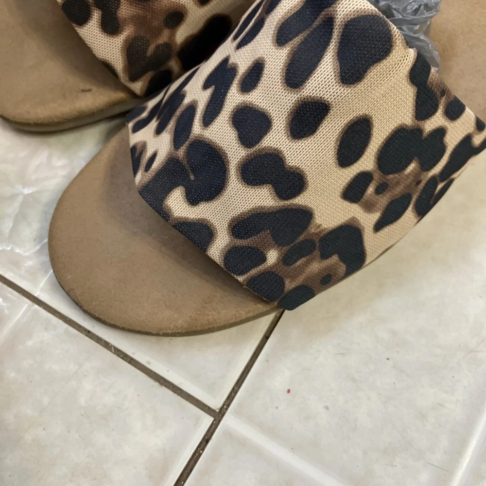 Aerosoles Sandals size 9 Slide Slip On Wedge Heels‎ Cheetah fabric 2